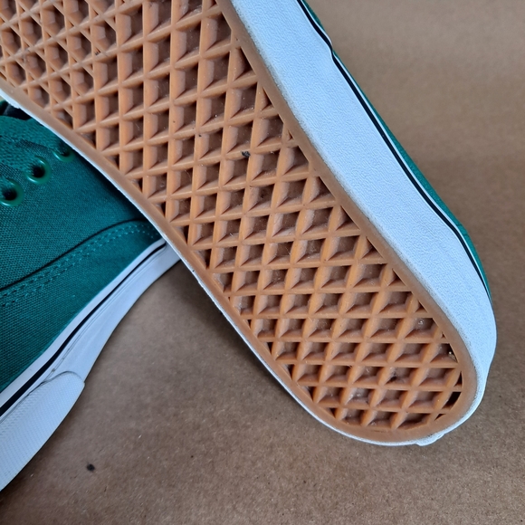 Vans Off The Wall Classics Green/Gum Sole Shoes - Picture 6 of 9